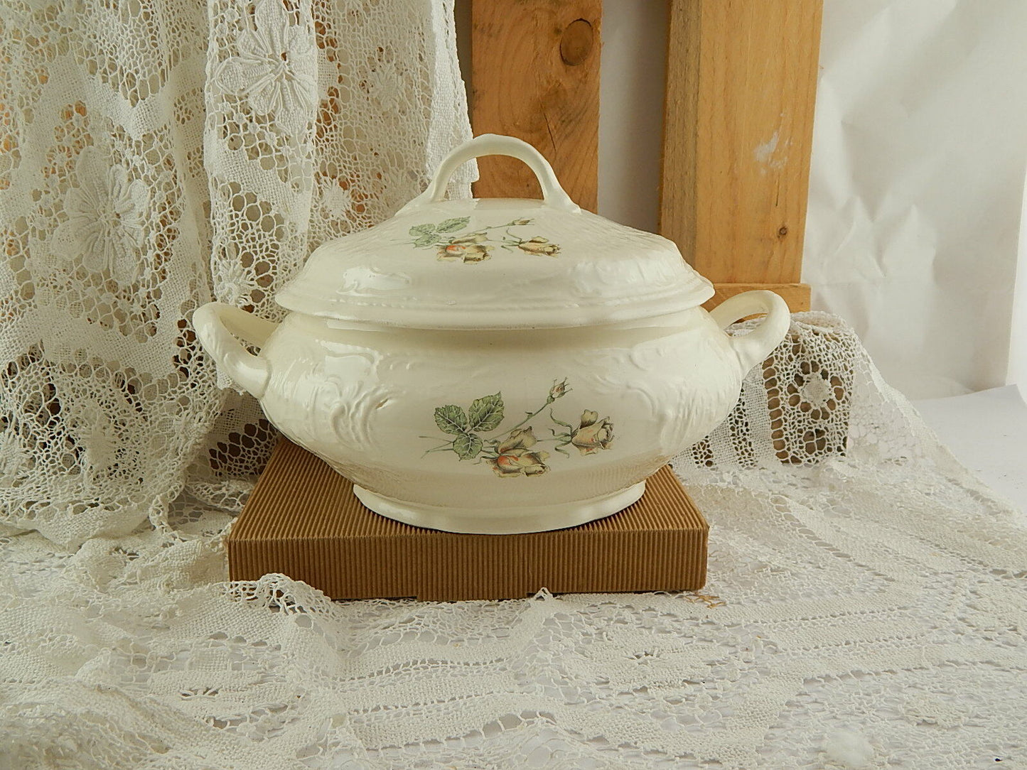 ANTICA ORIGINALE ZUPPIERA PORCELLANA OPACA AMERICANA IMPERIAL CROWN IVORY STONE