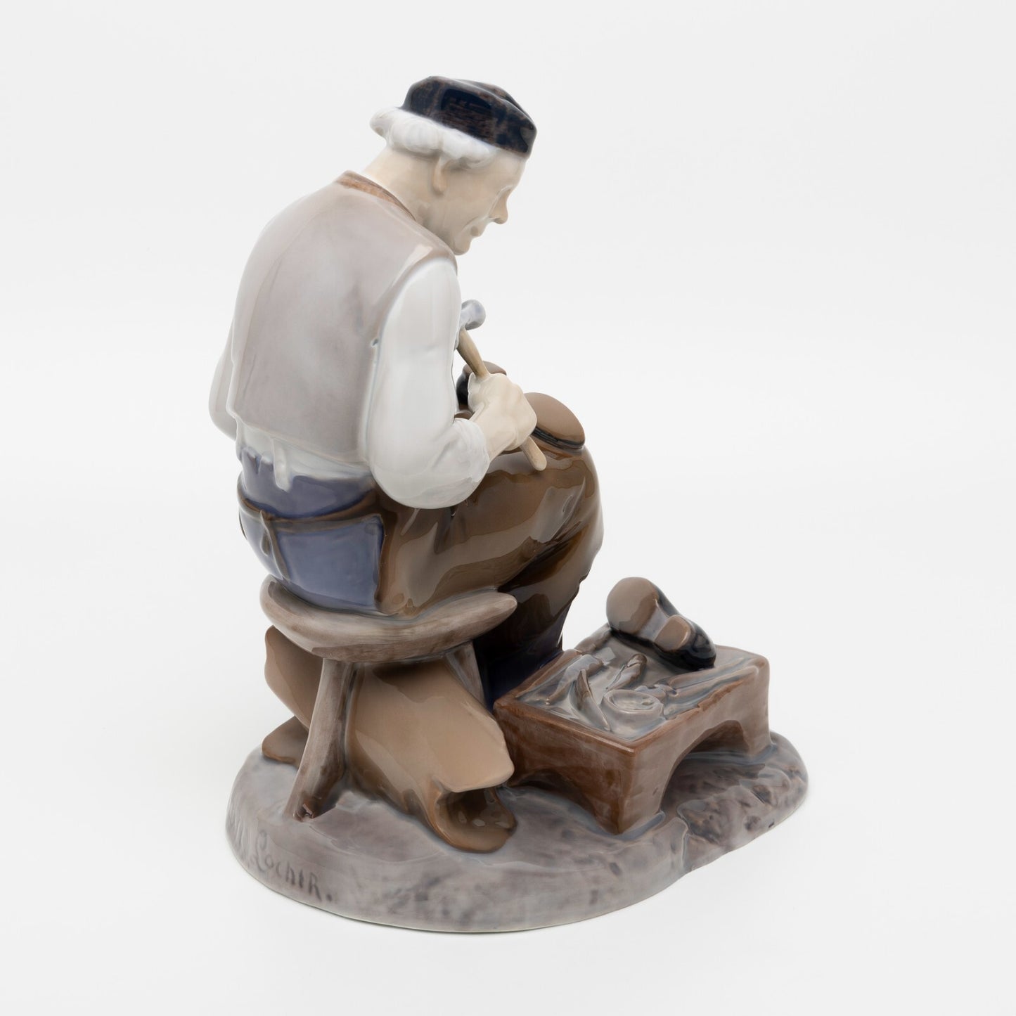 STATUINA PORCELLANA ROYAL COPENHAGEN BING&GRONDAHL "Calzolaio" COD 2228 CM 22x18