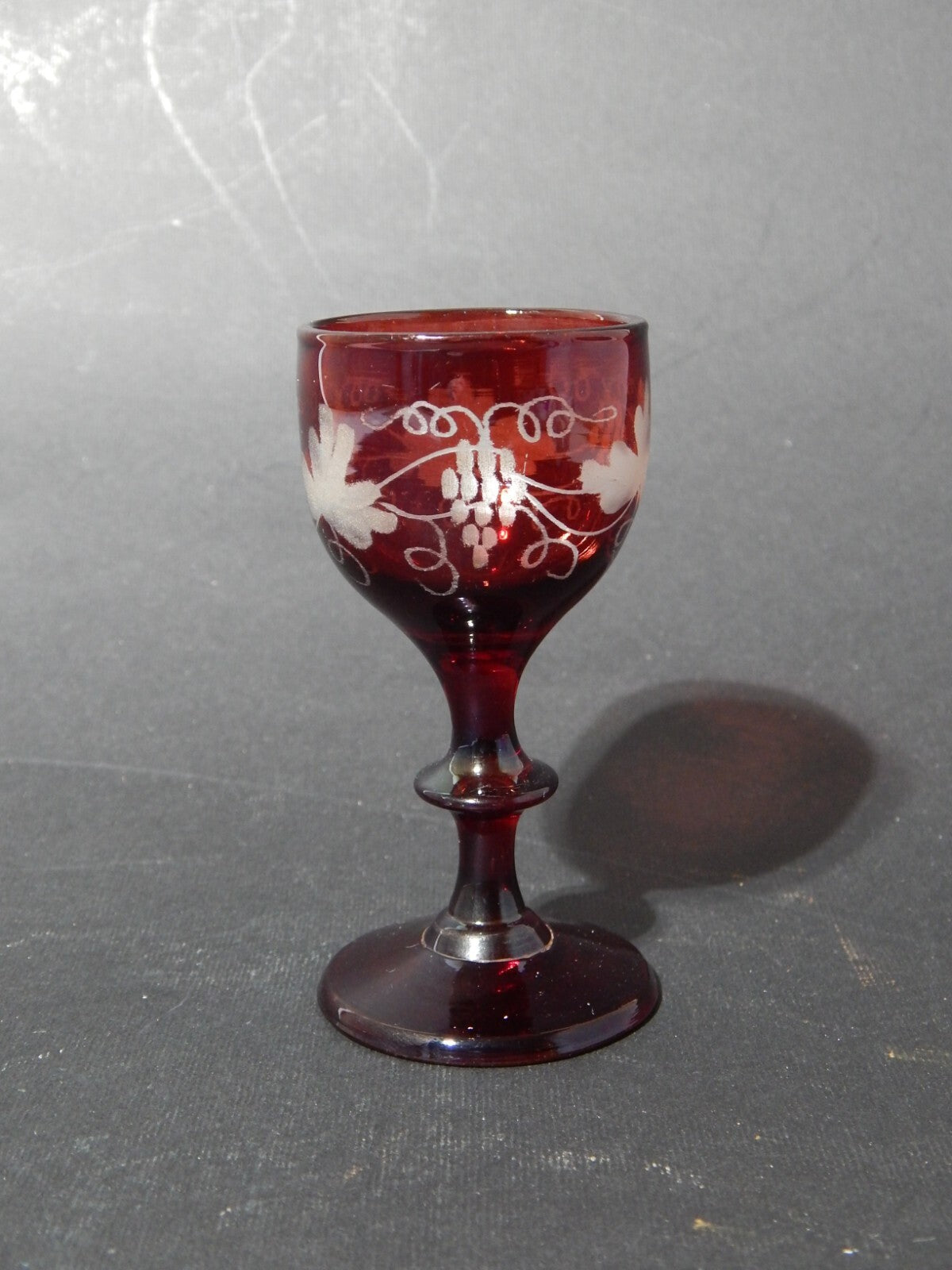 ANTICO BICCHIERE PICCOLO CALICE CRISTALLO BOEMIA ROSSO RUBINO INCISO ALL'ACIDO