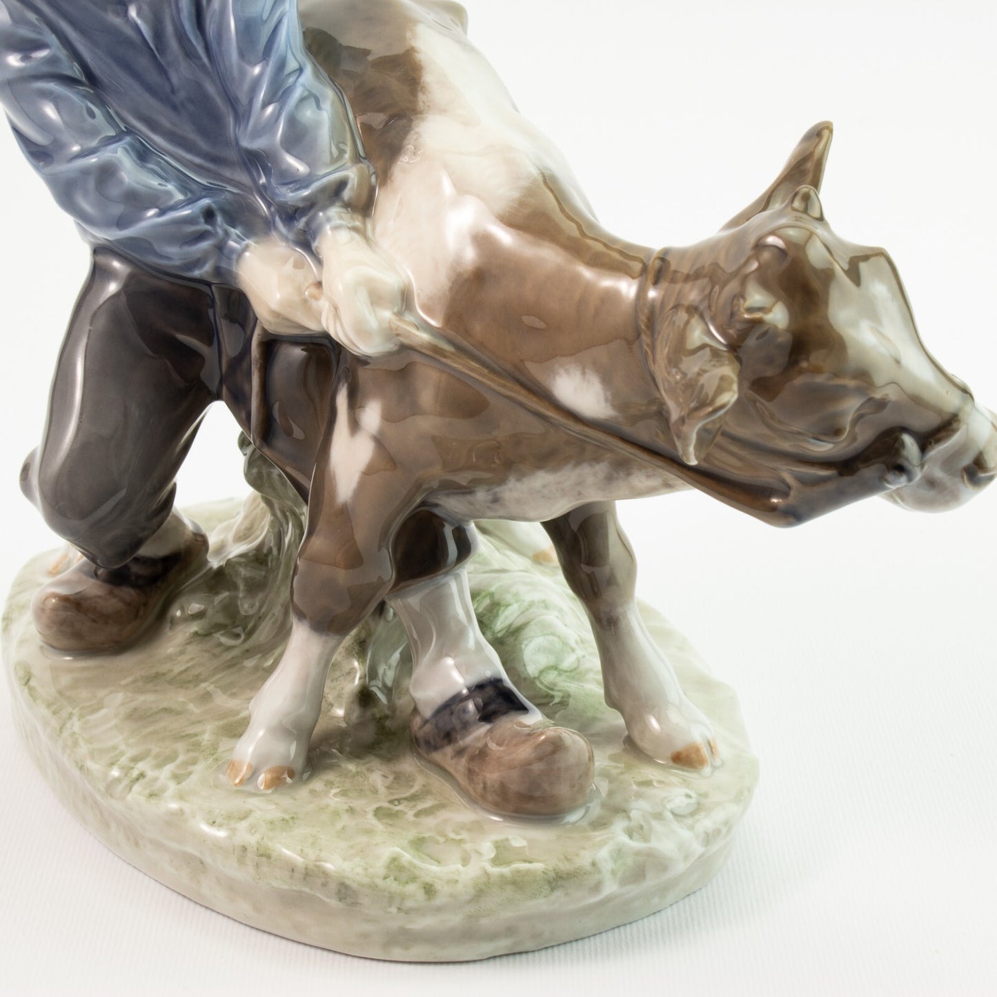 STATUINA PORCELLANA ROYAL COPENHAGEN "Ragazzo con Vitello" 772 ORIGINALE 18x17