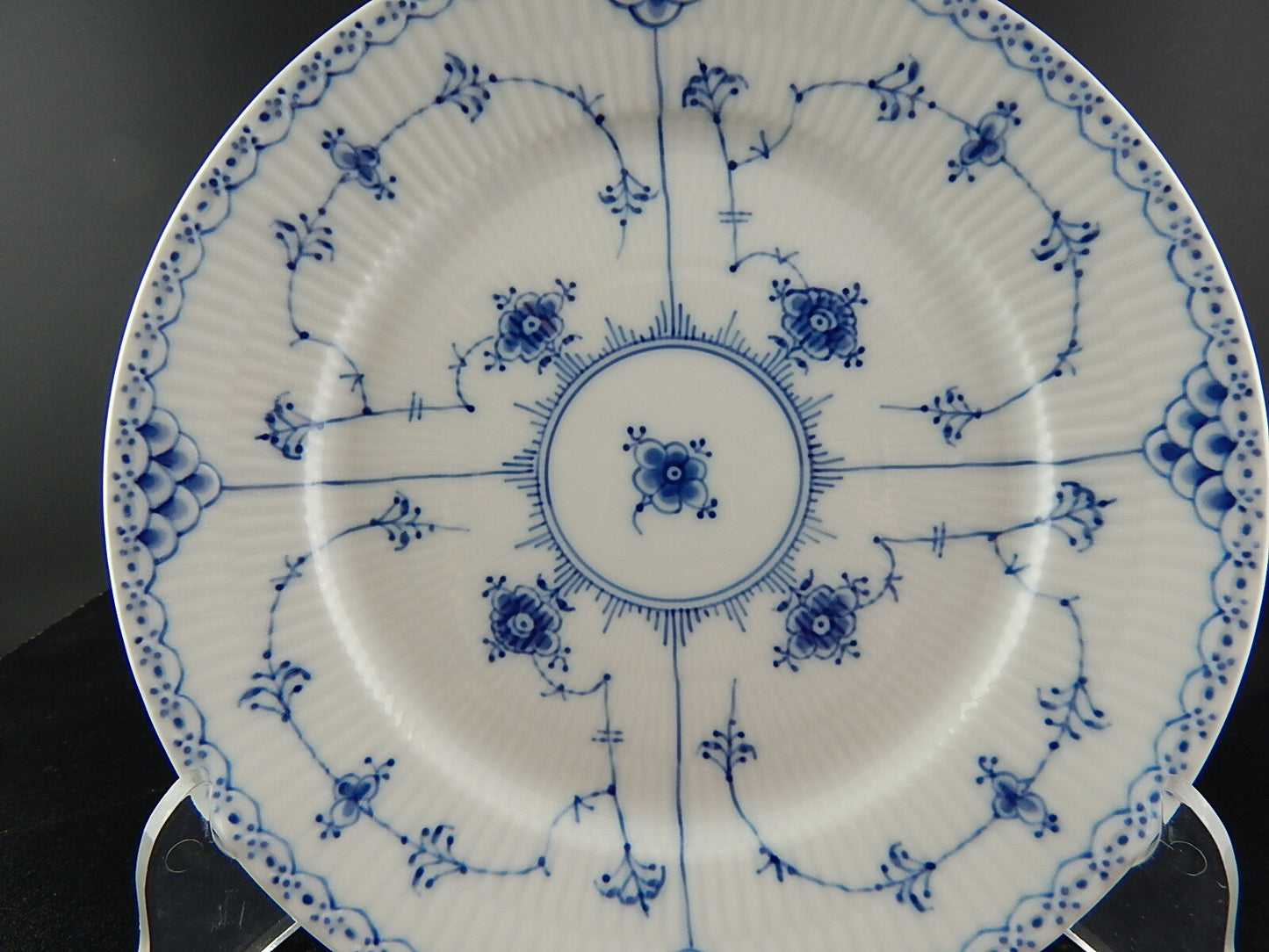 ROYAL COPENHAGEN PORCELLANA BLUE FLUTED HALF LACE PIATTO PIANO 622