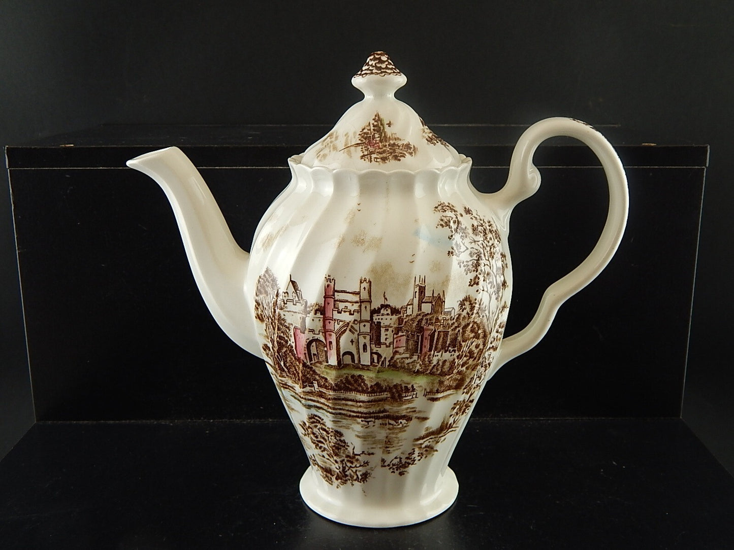 VINTAGE SEMI PORCELLANA JOHNSON BROS COLLEZIONE ANCIENT TOWERS CAFFETTIERA