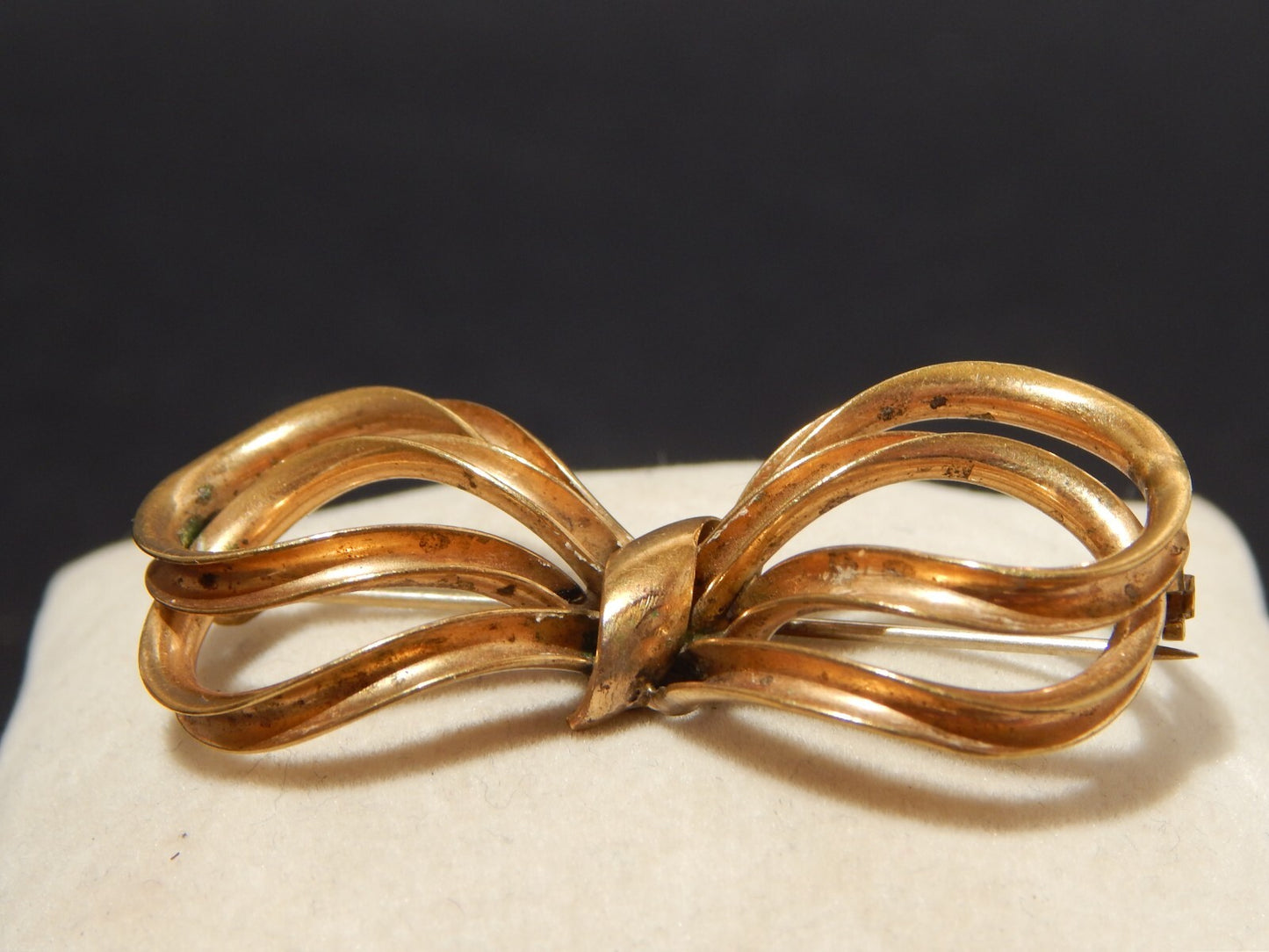 VINTAGE BIJOUX ELEGANTE SPILLA DORATA A FIOCCO