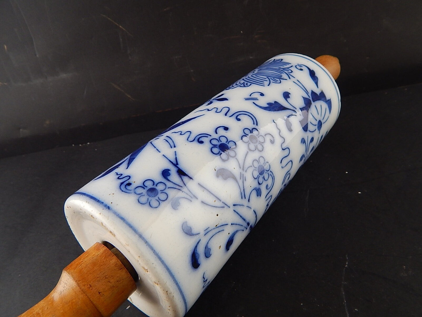 ANTICO RARISSIMO MATTERELLO LEGNO PORCELLANA DECORO BIANCO E BLU FINE 800