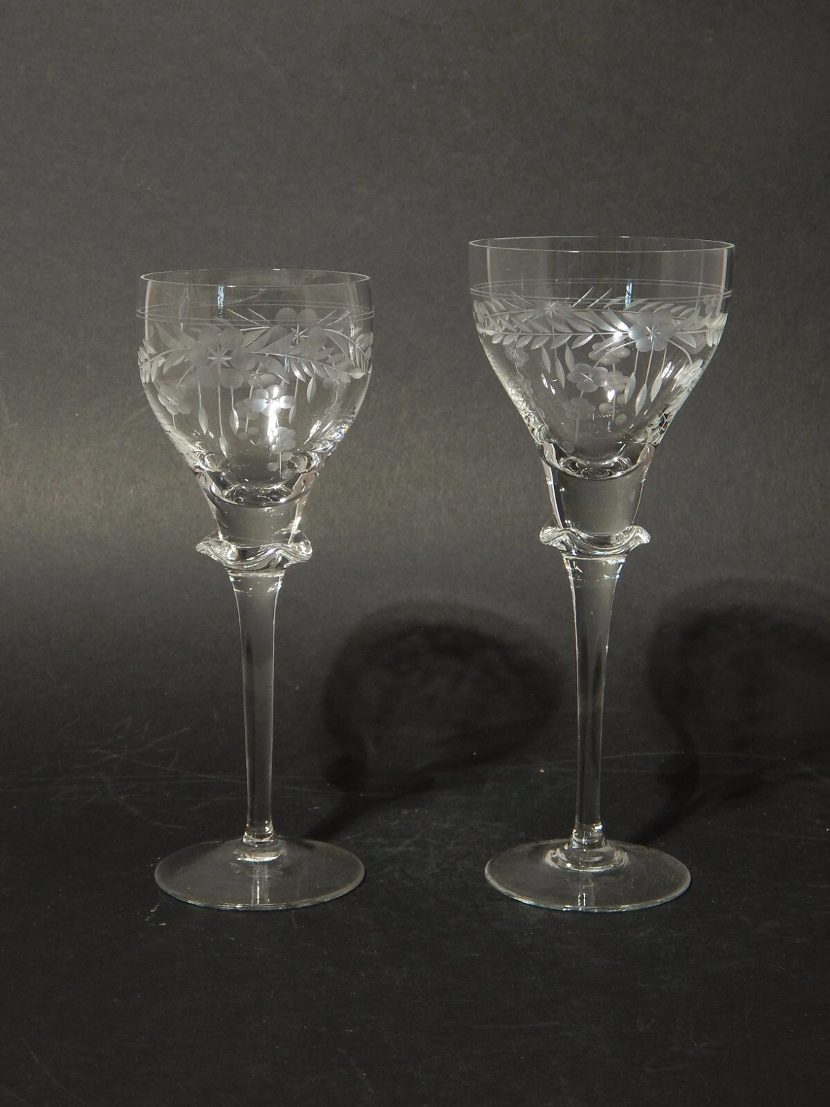 VINTAGE ELEGANTE SERVIZIO 16 BICCHIERI CALICI CRISTALLO DI BOEMIA INCISI