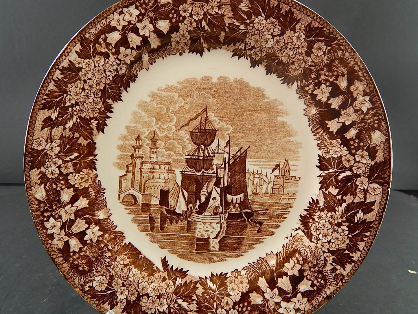 ANTICO PIATTO SEMI PORCELLANA RICHARD MILANO DECORO FERRARA META' 800 #A31