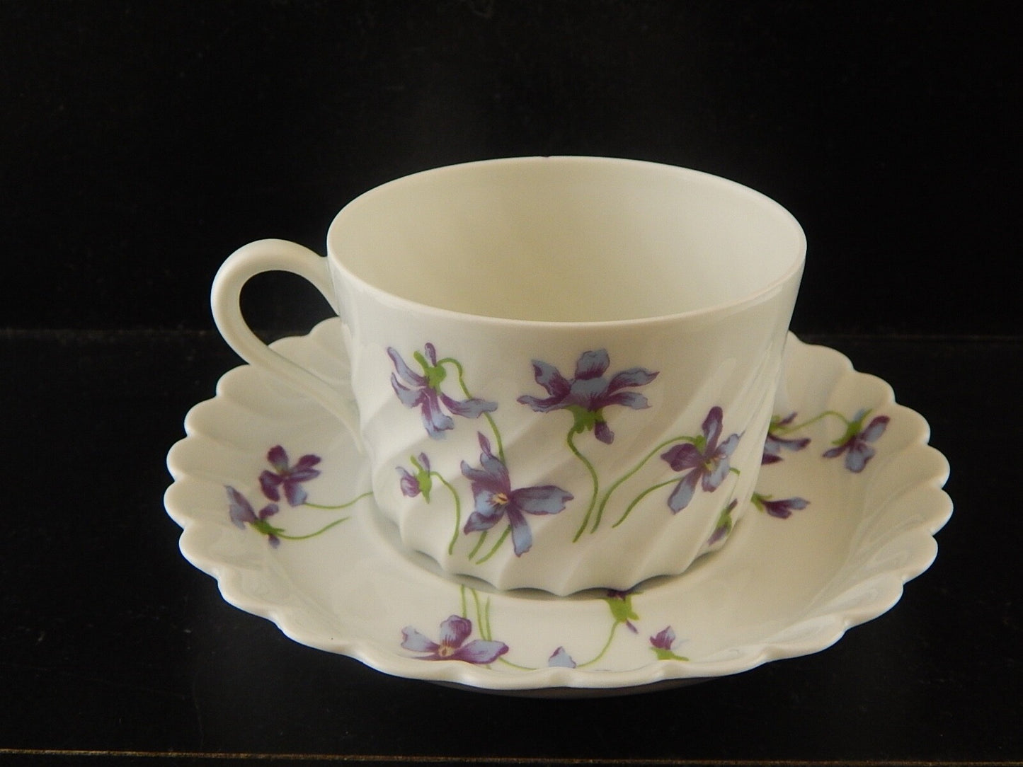 VINTAGE 1960 ELEGANTE TAZZA DA TE' LIMOGES HAVILAND PORCELLANA BIANCA VIOLETTE