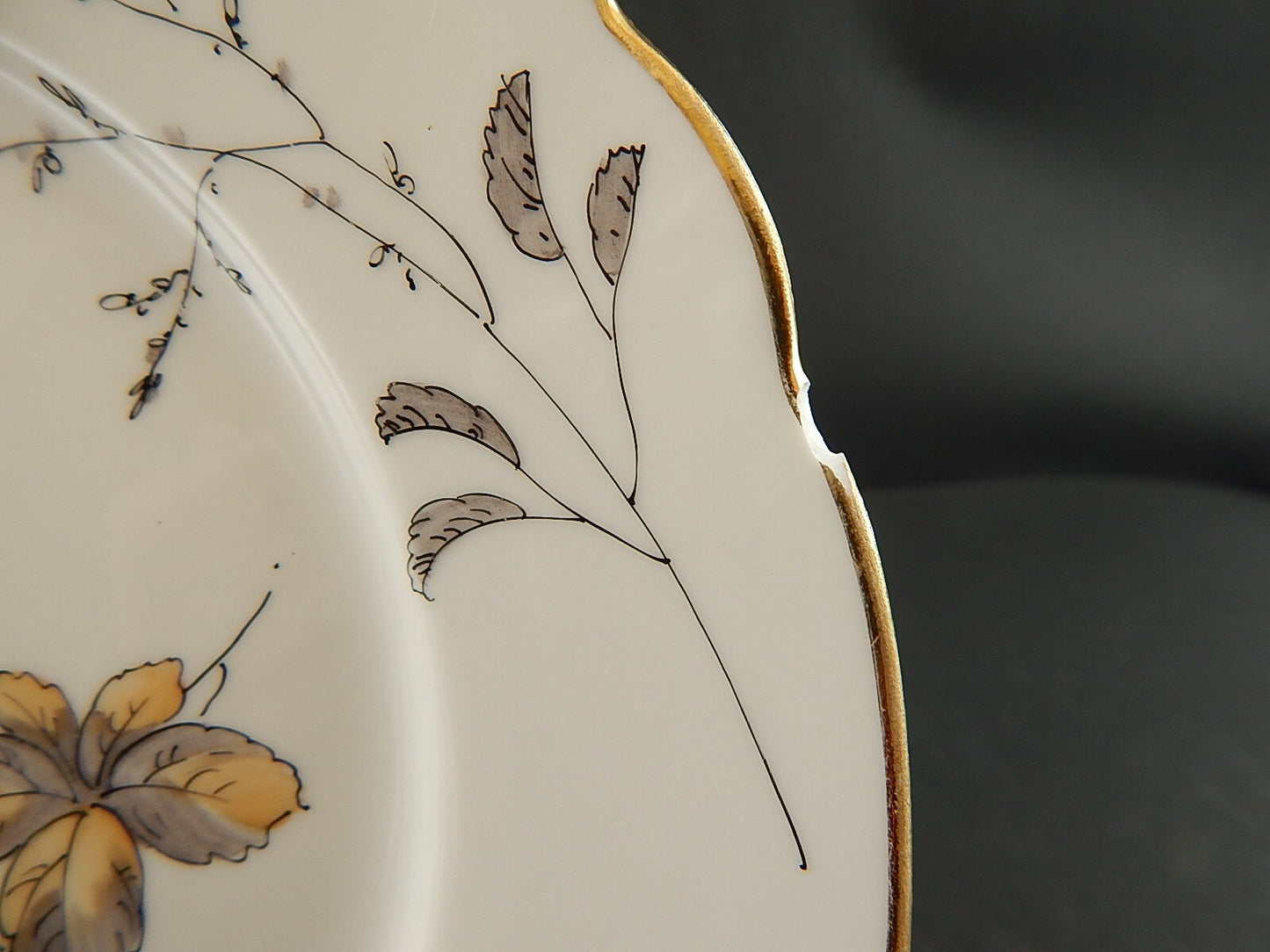 ANTICO PIATTO PORCELLANA GINORI DOCCIA DEL 1926 DECORATO A MANO DIFETTO