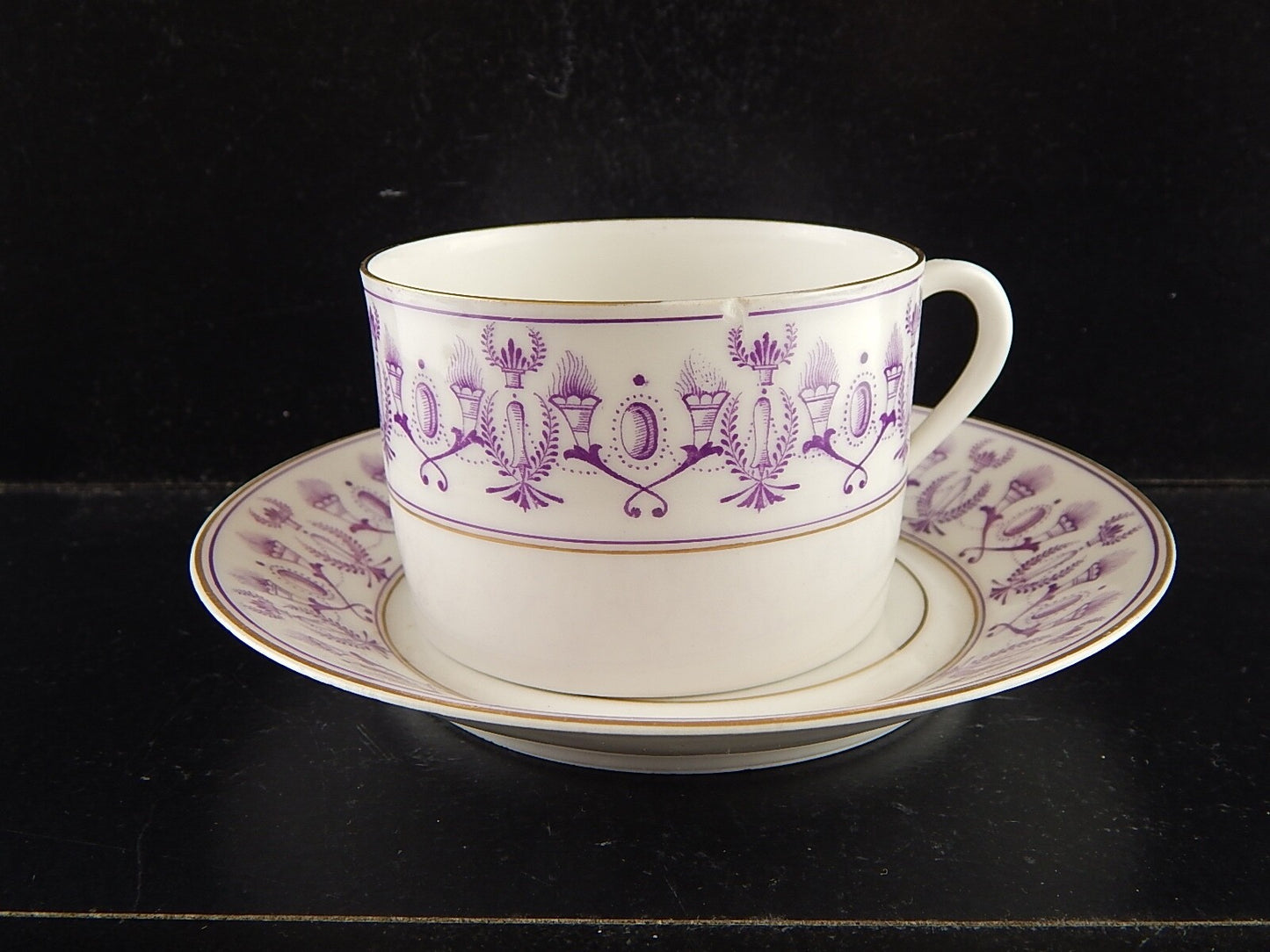 ANTICA PREZIOSA TAZZA TE' STILE IMPERO IN PORCELLANA BIANCA DECORATA VIOLA ORO