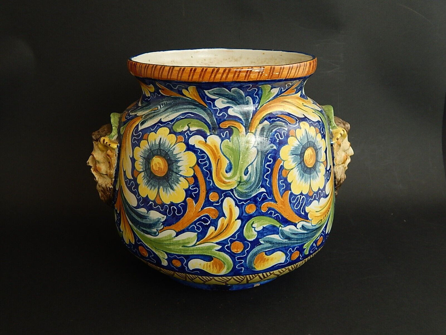 ANTICO VASO CACHE POT FIORIERA CON MASCHERONI CERAMICA CALTAGIRONE PRIMO 900