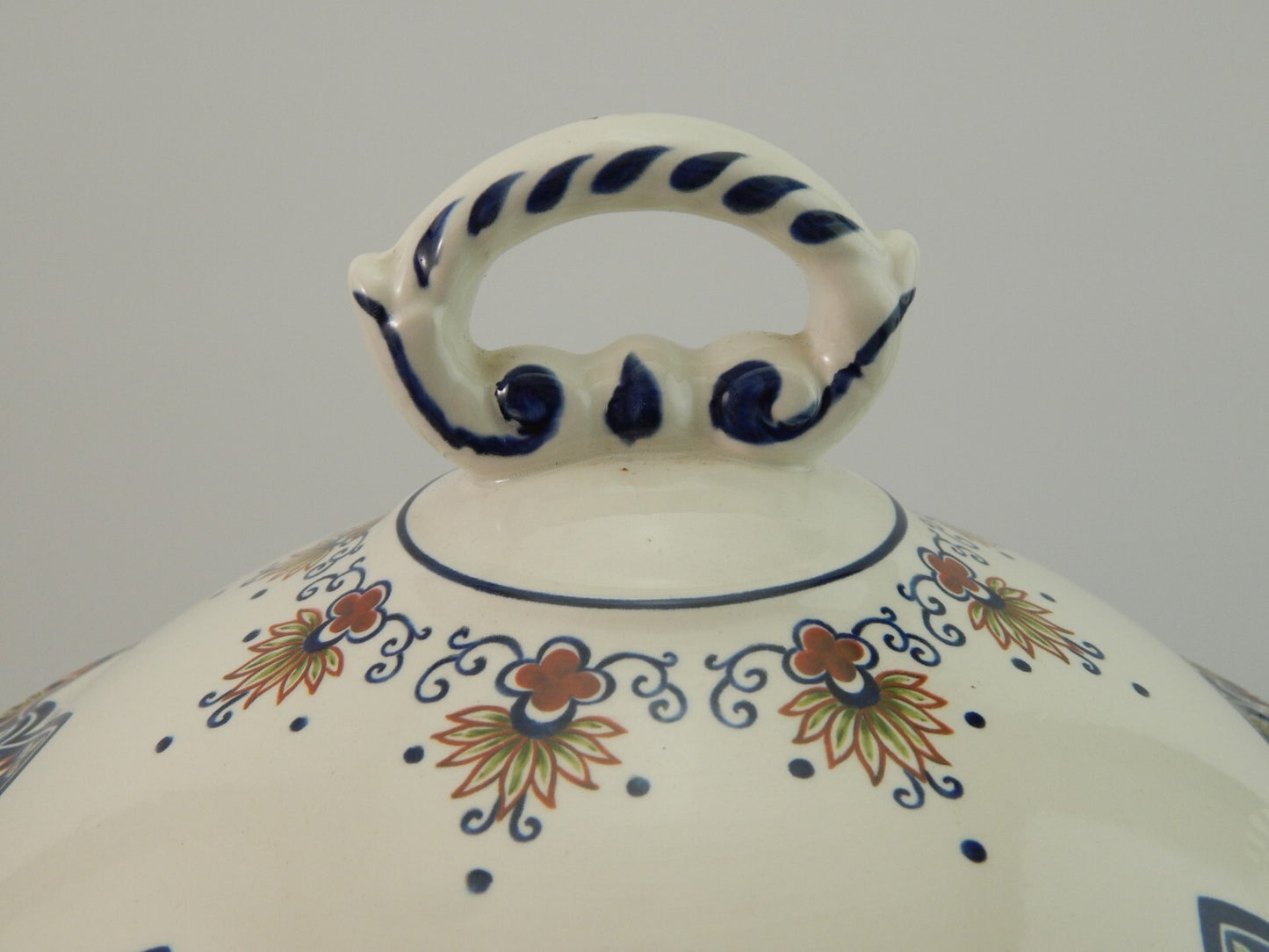 VINTAGE ZUPPIERA E MESTOLO CENTROTAVOLA CERAMICA VIEUX RHODES BOCH FATTA A MANO