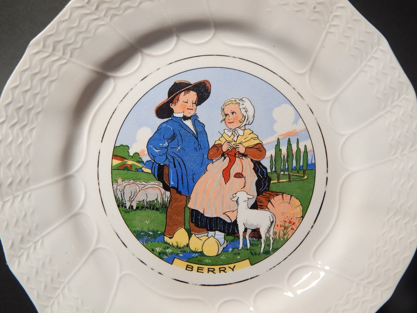 ANTICO PIATTO DECORATIVO CERAMICA SARREGUEMINES BERRY PRIMA META' 900