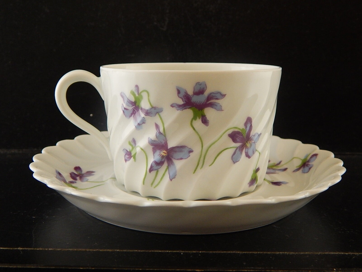 VINTAGE 1960 ELEGANTE TAZZA DA TE' LIMOGES HAVILAND PORCELLANA BIANCA VIOLETTE