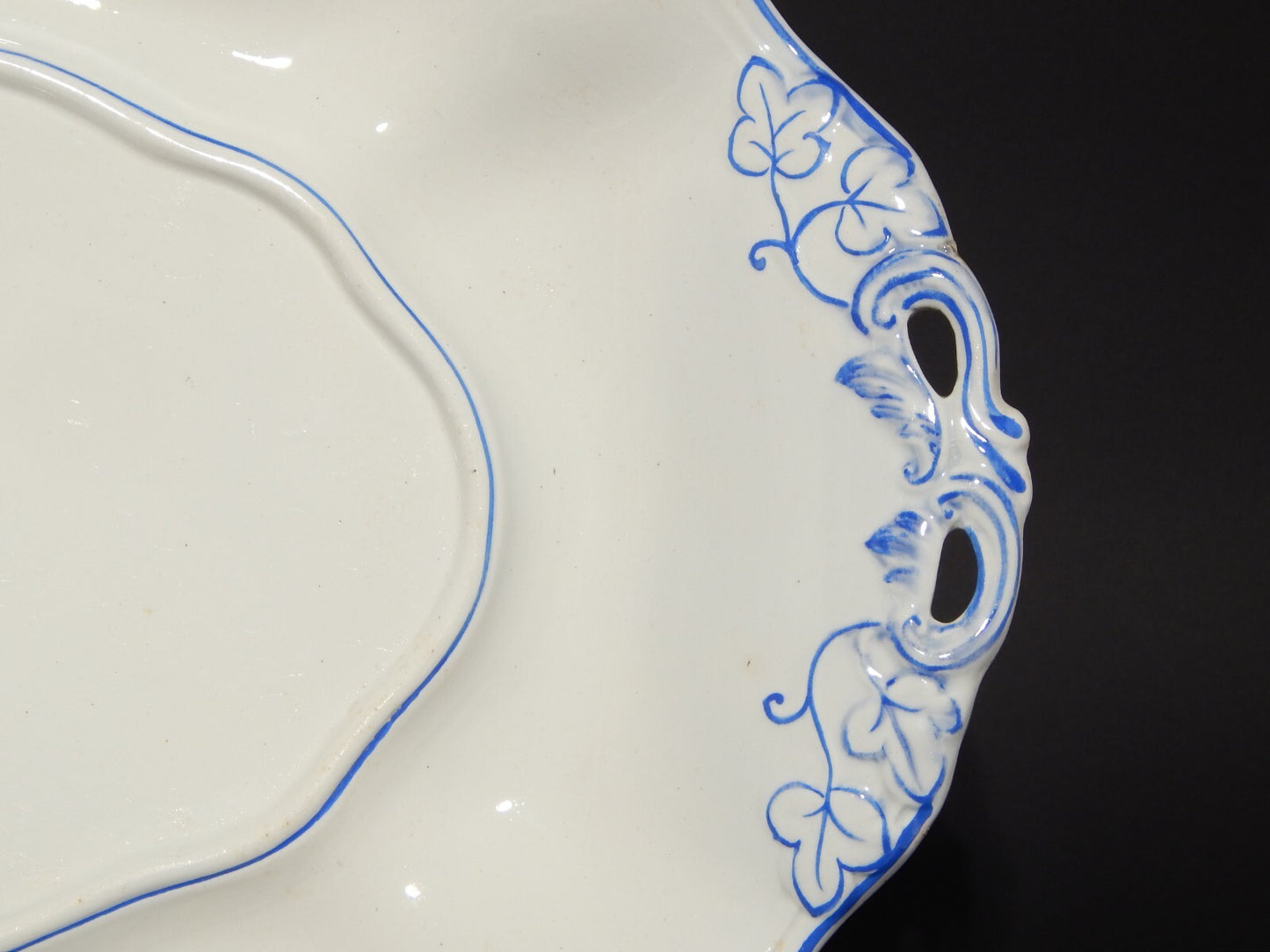 ANTICO RARO VASSOIO CERAMICA BIANCA DECORI BLU RICHARD MILANO FINE 800