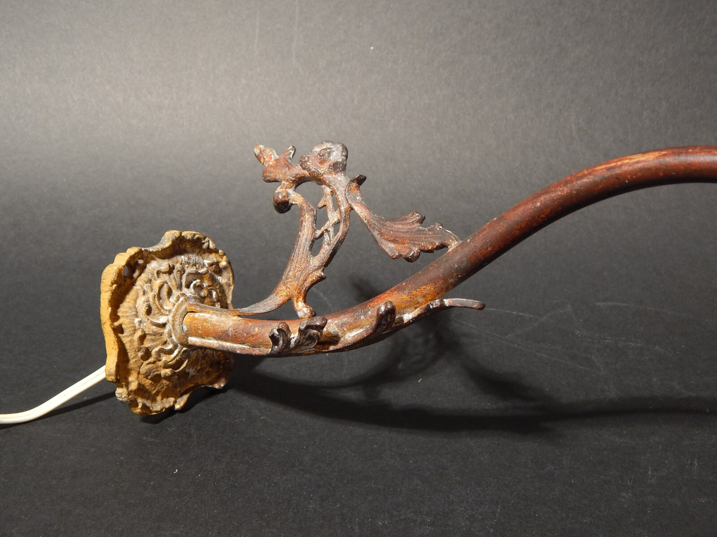 ANTICA LIBERTY APPLIQUE LAMPADA PARETE OTTONE TULIP IN VETRO SATINATO