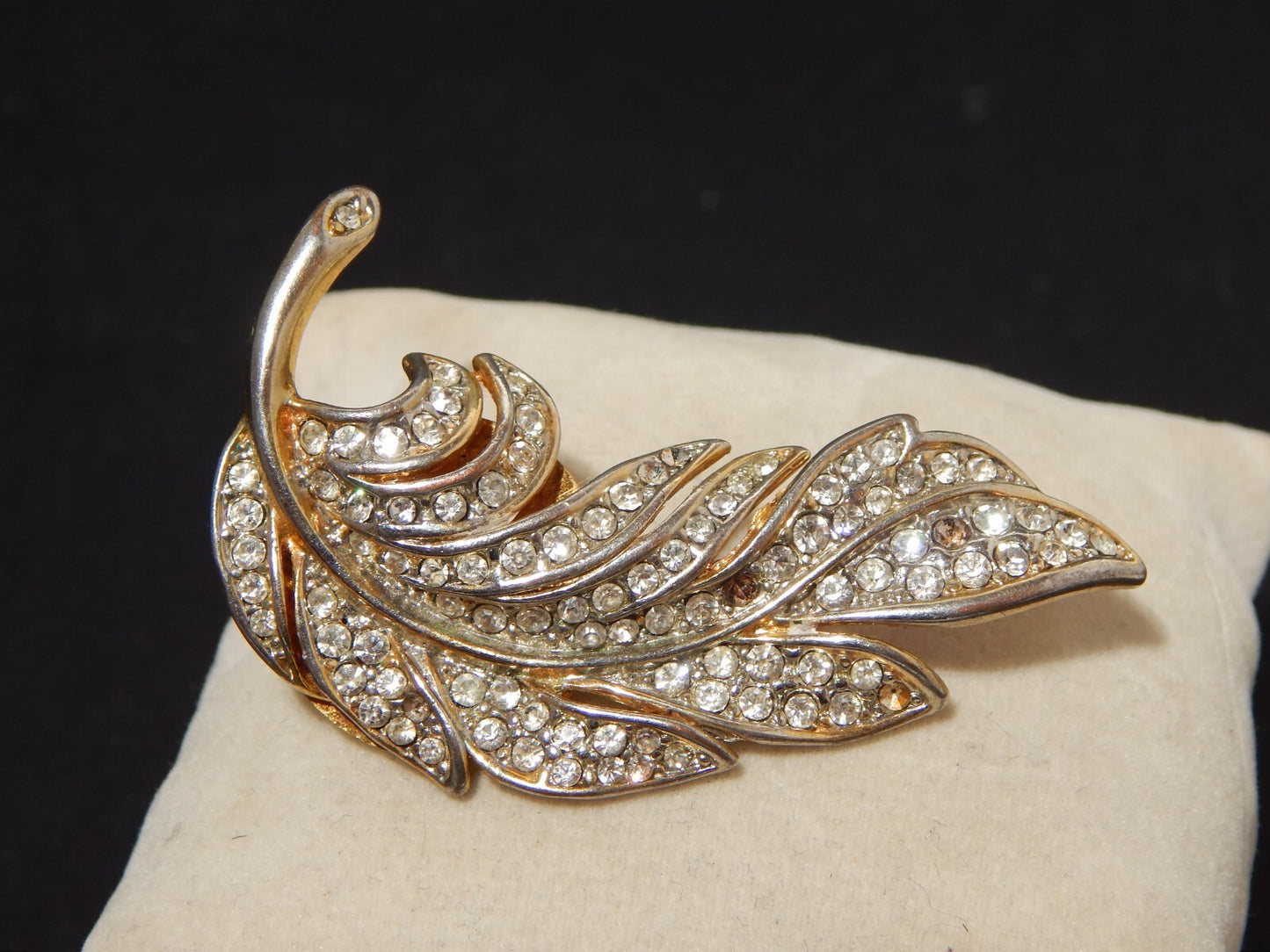 VINTAGE BIJOUX SPILLA A FOGLIA DORATA CON CRISTALLI