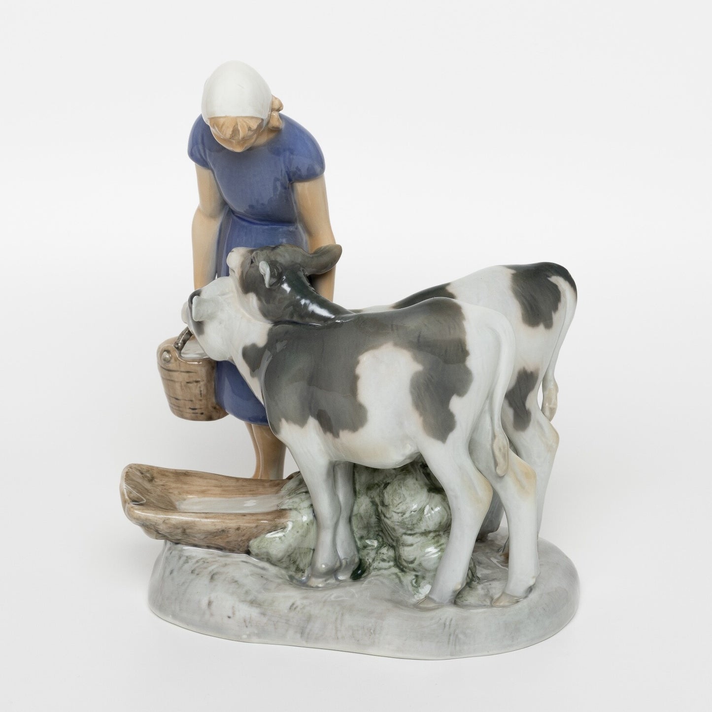 STATUINA PORCELLANA ROYAL COPENHAGEN BING&GRONDAHL "Ragazza con Vitelli" CM. 20