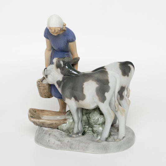 STATUINA PORCELLANA ROYAL COPENHAGEN BING&GRONDAHL "Ragazza con Vitelli" CM. 20