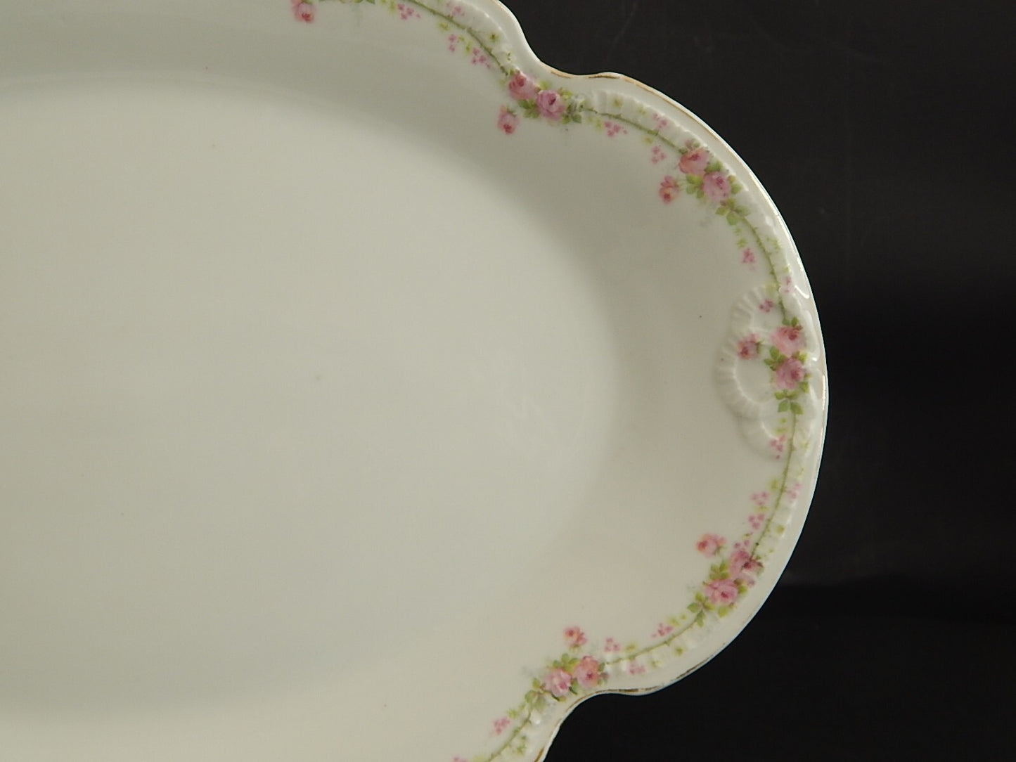 ANTICO VASSOIO PORCELLANA BIANCA GINORI LIBERTY GHIRLANDA DI ROSE E NODI D'AMORE