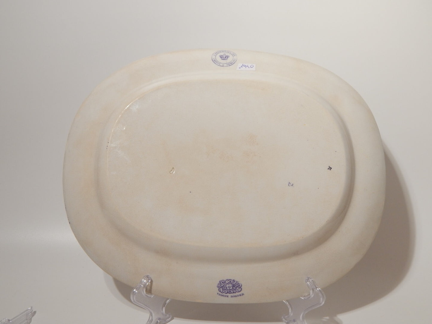 ANTICO RARISSIMO VASSOIO VITTORIANO CERAMICA PRIMAVESI 1860 ERMINE BORDER VIOLA