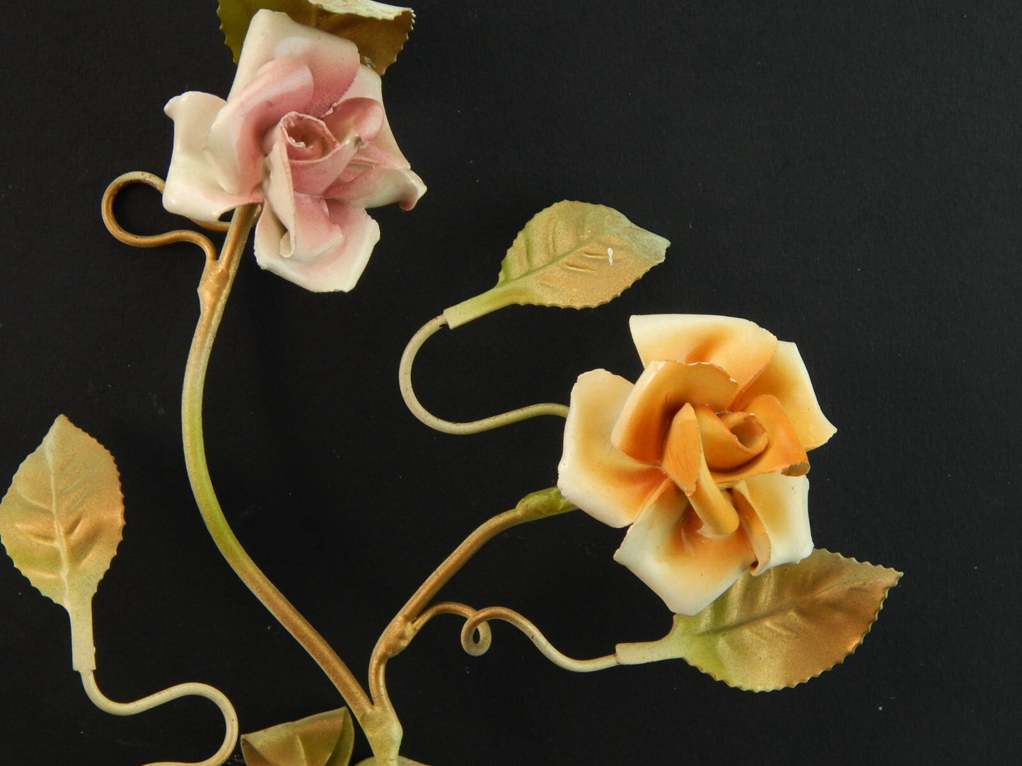 APPLIQUE 1 FUOCO ANTICA LIBERTY FERRO BATTUTO E ROSE CERAMICA POLICROME #1735