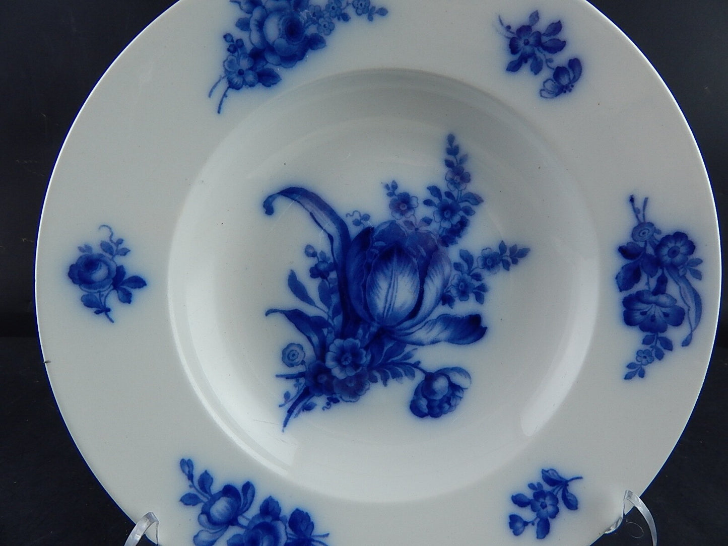 ANTICO ART DECO PIATTO FONDO VILLEROY&BOCH PORCELLANA BIANCA FIORI BLU