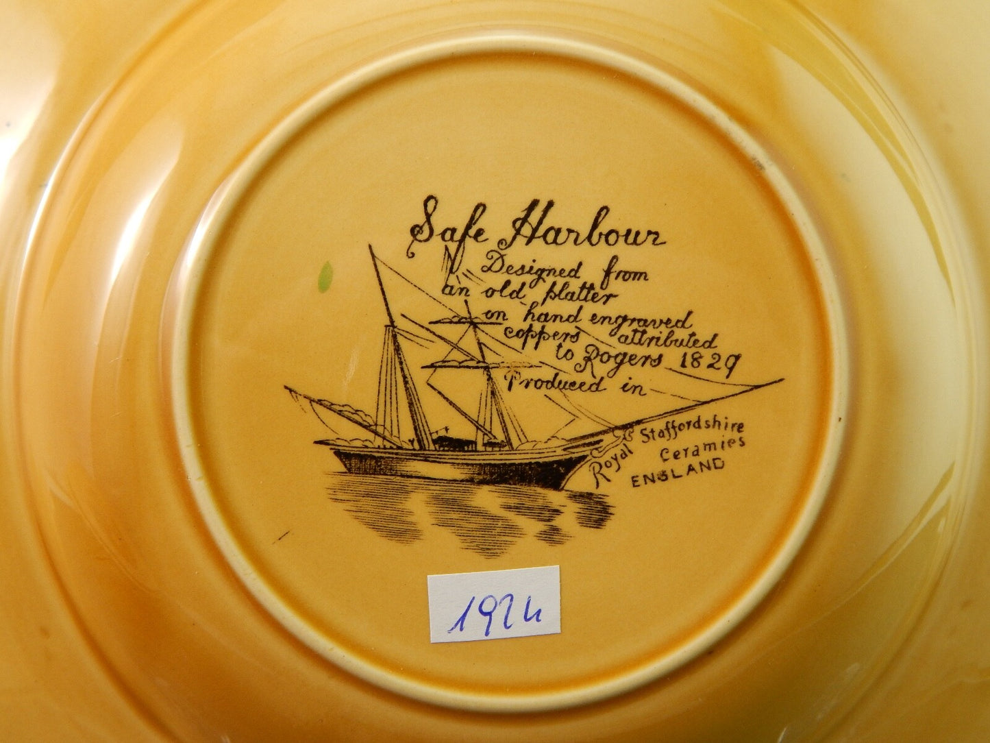 VINTAGE PIATTO FONDO ROYAL STAFFORDSHIRE CERAMICS ENGLAND SAFE HARBOUR