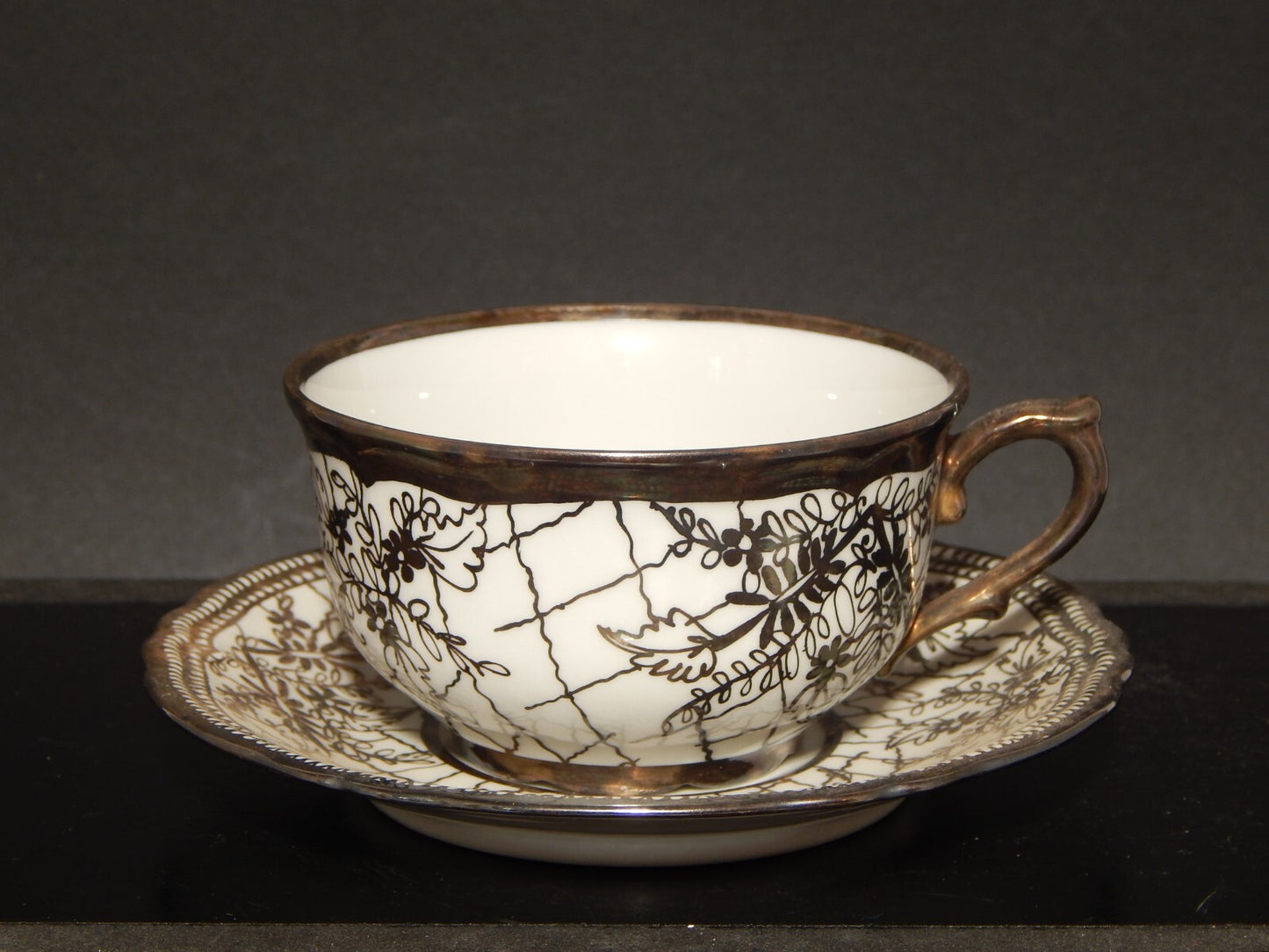 ANTICA RARA PREZIOSA TAZZA COLAZIONE PORCELLANA INGABBIATA IN ARGENTO