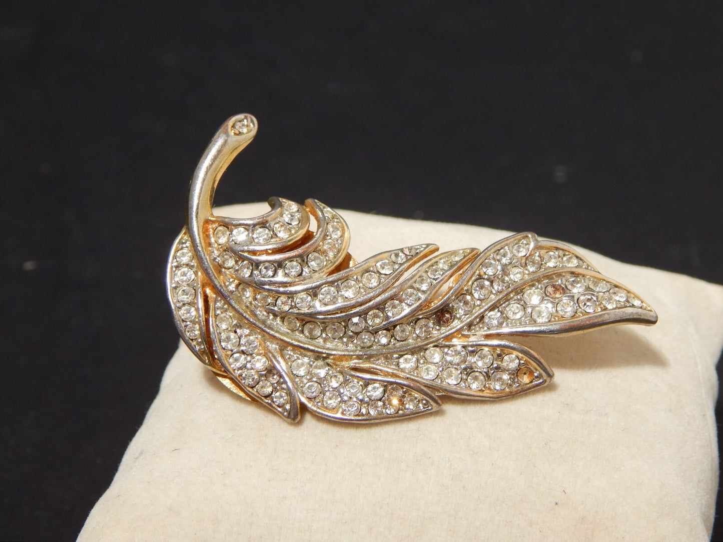 VINTAGE BIJOUX SPILLA A FOGLIA DORATA CON CRISTALLI