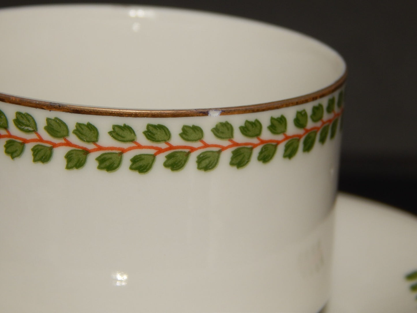 ANTICA TAZZINA CAFFÈ PORCELLANA BIANCA GHIRLANDE PICCOLE FOGLIE VERDI #1232