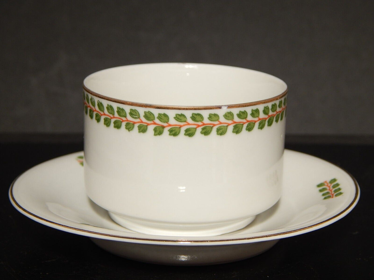 ANTICA TAZZINA CAFFÈ PORCELLANA BIANCA GHIRLANDE PICCOLE FOGLIE VERDI #1232