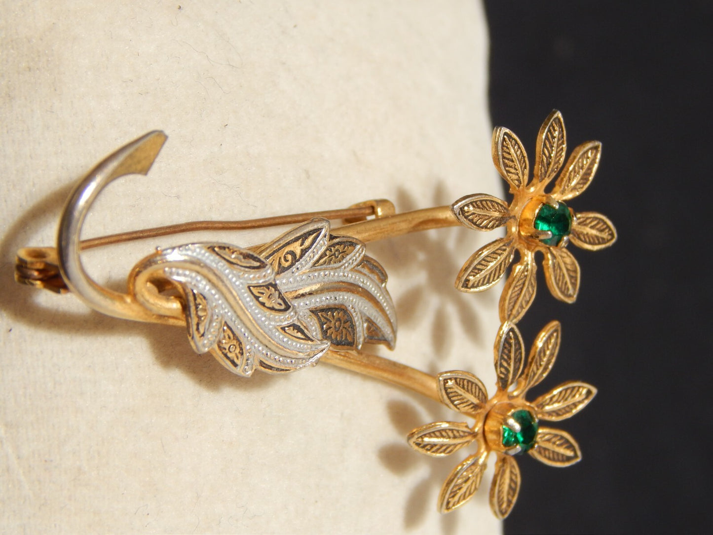 VINTAGE BIJOUX ELEGANTE SPILLA DORATA TEMA FLOREALE