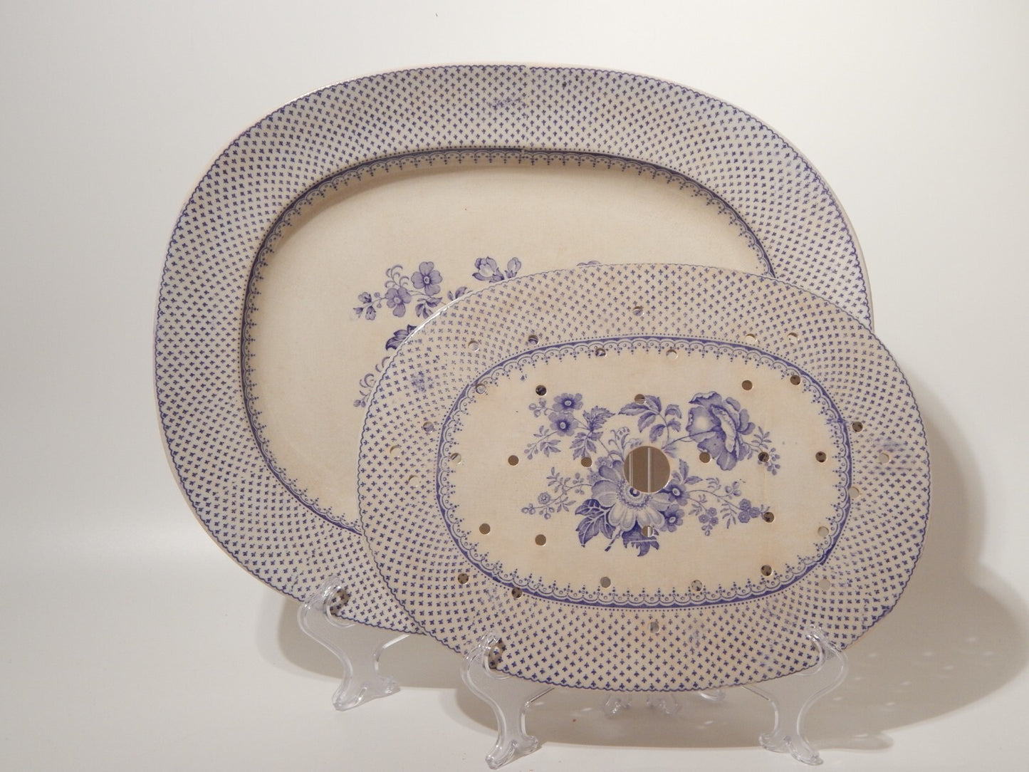 ANTICO RARISSIMO VASSOIO VITTORIANO CERAMICA PRIMAVESI 1860 ERMINE BORDER VIOLA