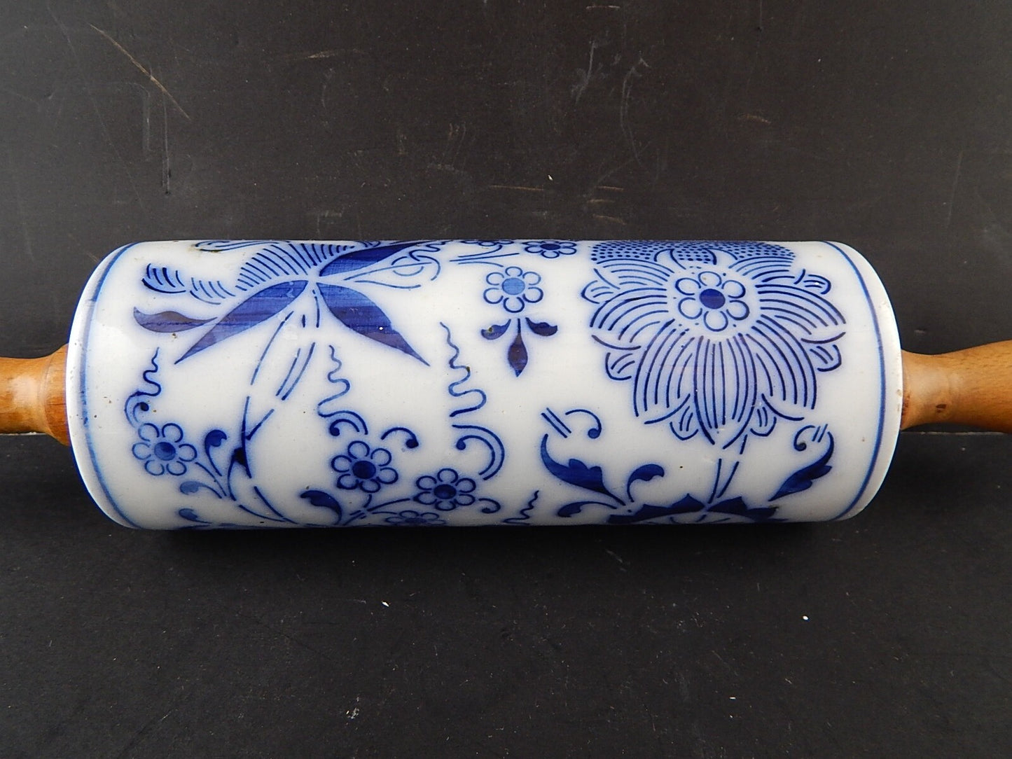 ANTICO RARISSIMO MATTERELLO LEGNO PORCELLANA DECORO BIANCO E BLU FINE 800