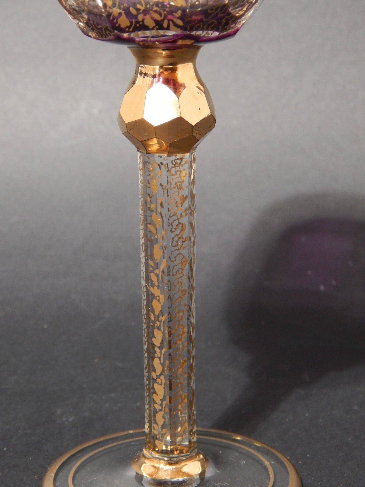 PREZIOSO ANTICO BICCHIERE CALICE CRISTALLO MOSER MOLATO DORATO COLOR AMETISTA