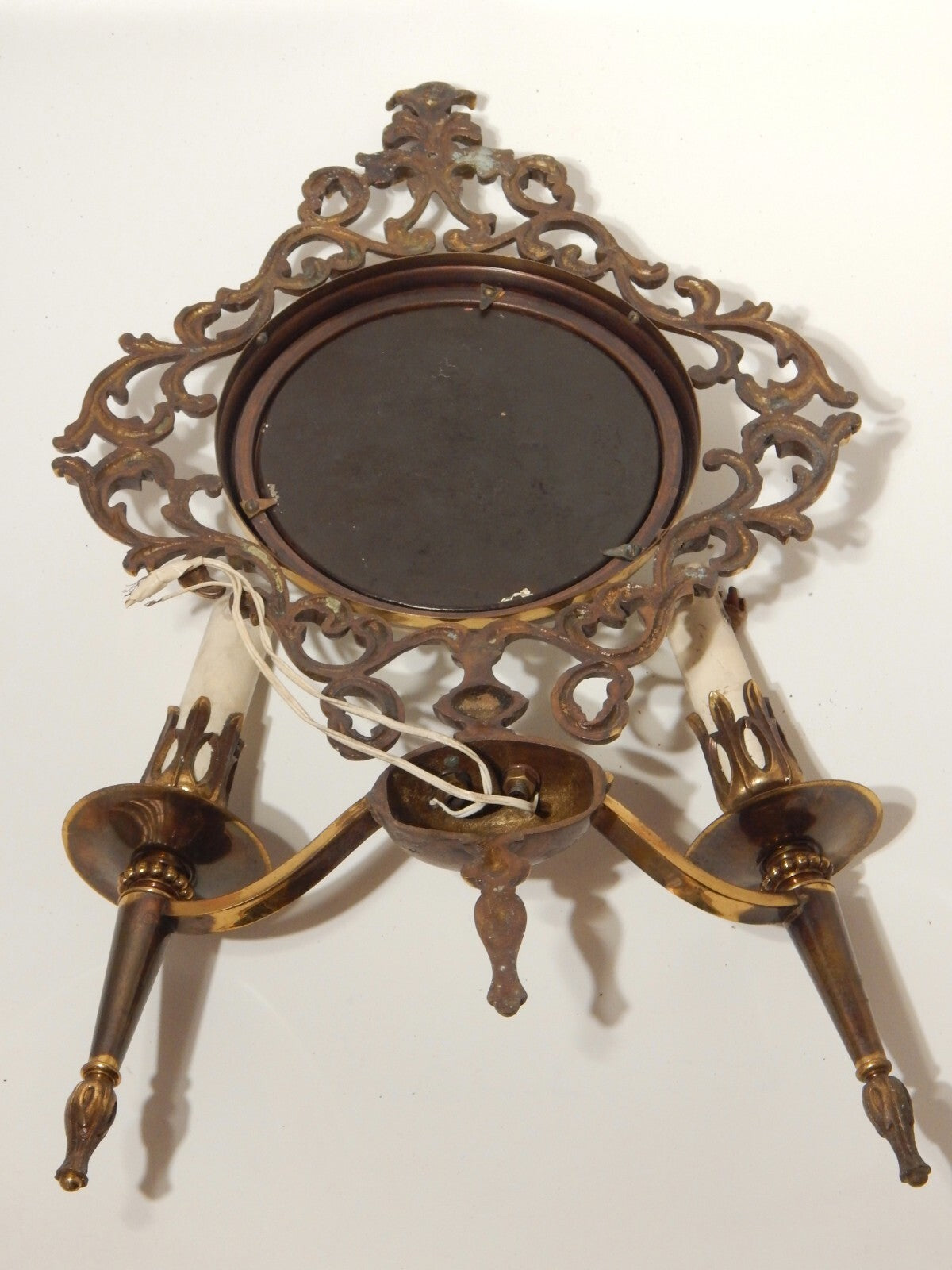 ANTICA APPLIQUE 2 FUOCHI CON CORNICE STILE BAROCCO OTTONE O BRONZO E SPECCHIO