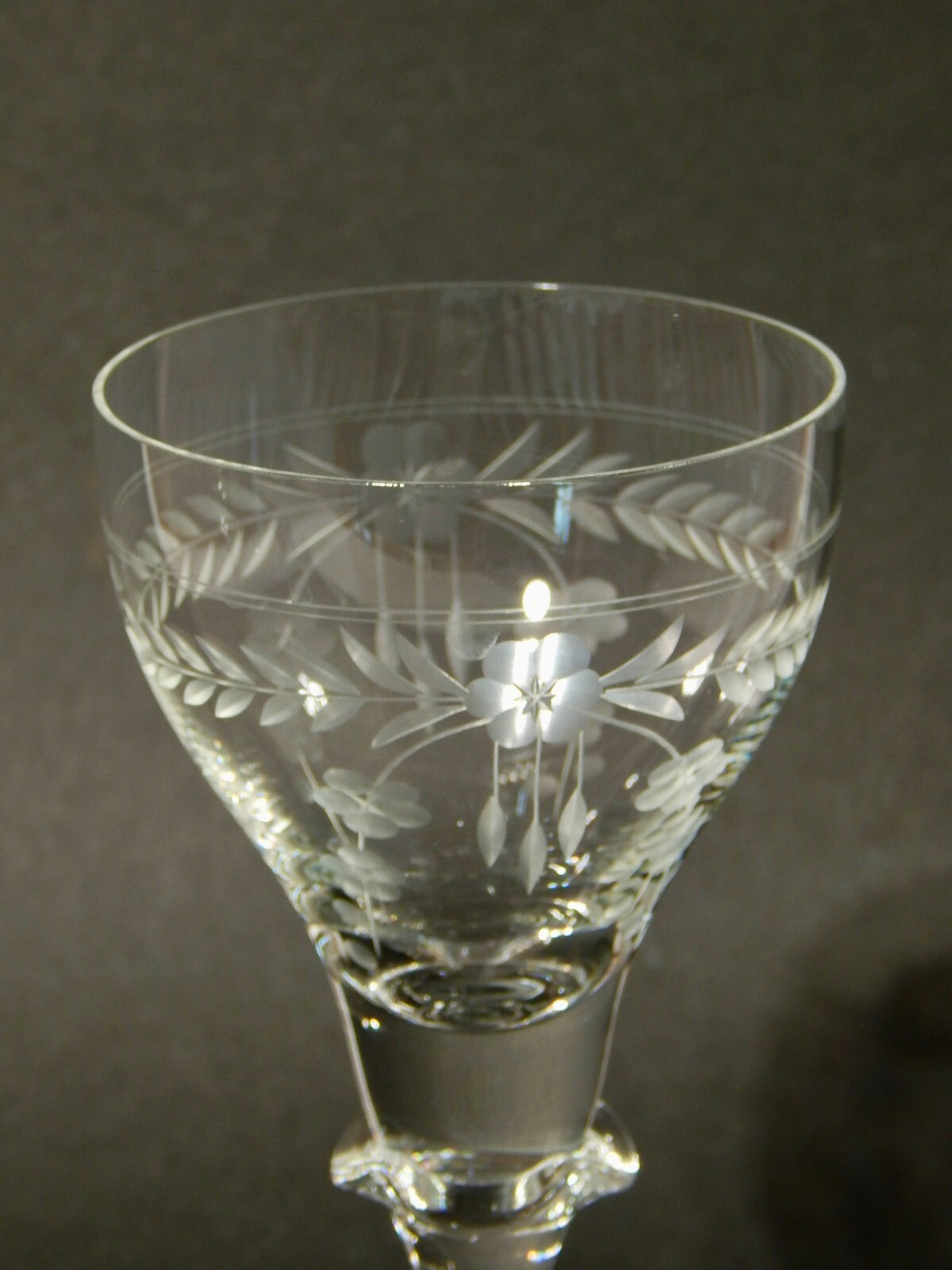 VINTAGE ELEGANTE SERVIZIO 16 BICCHIERI CALICI CRISTALLO DI BOEMIA INCISI