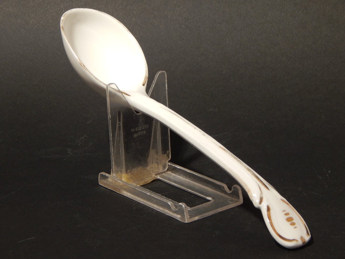 ANTICO RARO CUCCHIAIO DA SALSIERA IN PORCELLANA BIANCA CON DECORO IN ORO