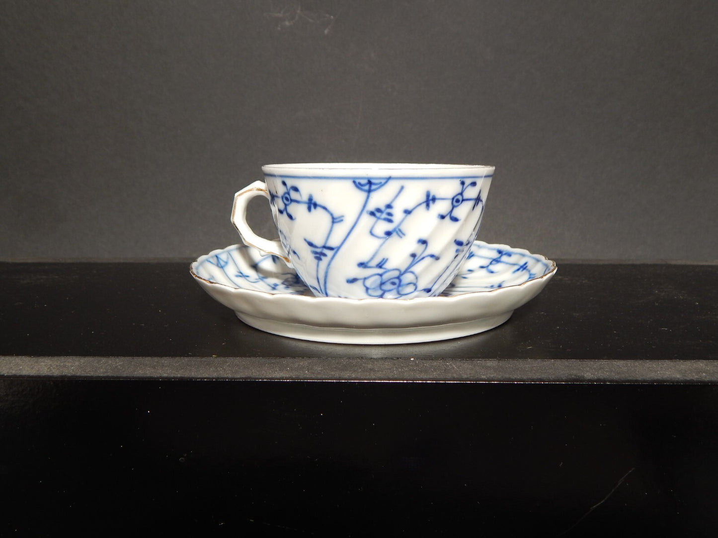 ANTICA TAZZA DA TE' PORCELLANA ROYAL TETTAU BLUE FLUTED BIANCO BLU PROFILO ORO