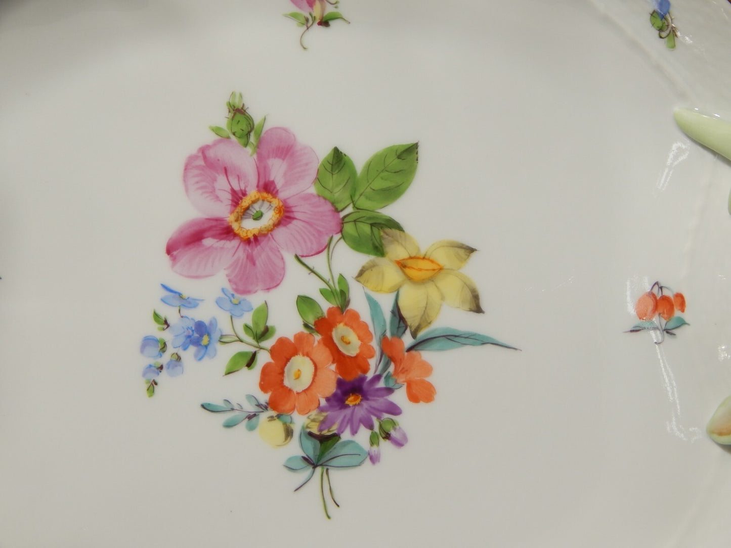 PREZIOSA PORCELLANA HEREND PIATTO A FOGLIA DIPINTO A MANO COLLEZIONE BOUQUET