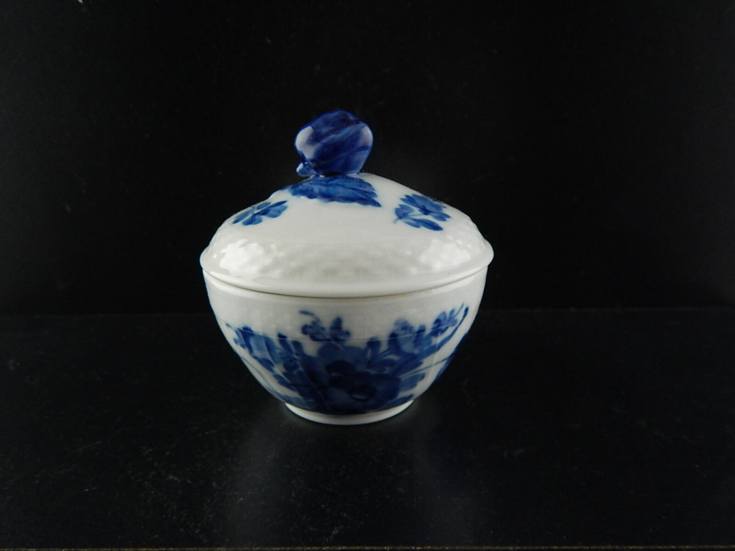 ROYAL COPENHAGEN PORCELLANA ZUCCHERIERA NEW BLUE FLOWER CURVED SUGAR POT #155