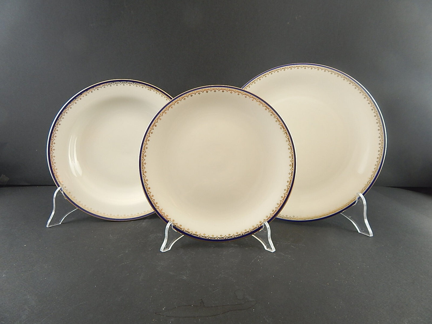 ANTICO SERVIZIO PIATTI STILE IMPERO PORCELLANA DECORO BLU E ORO BAVARIA SCHALLER