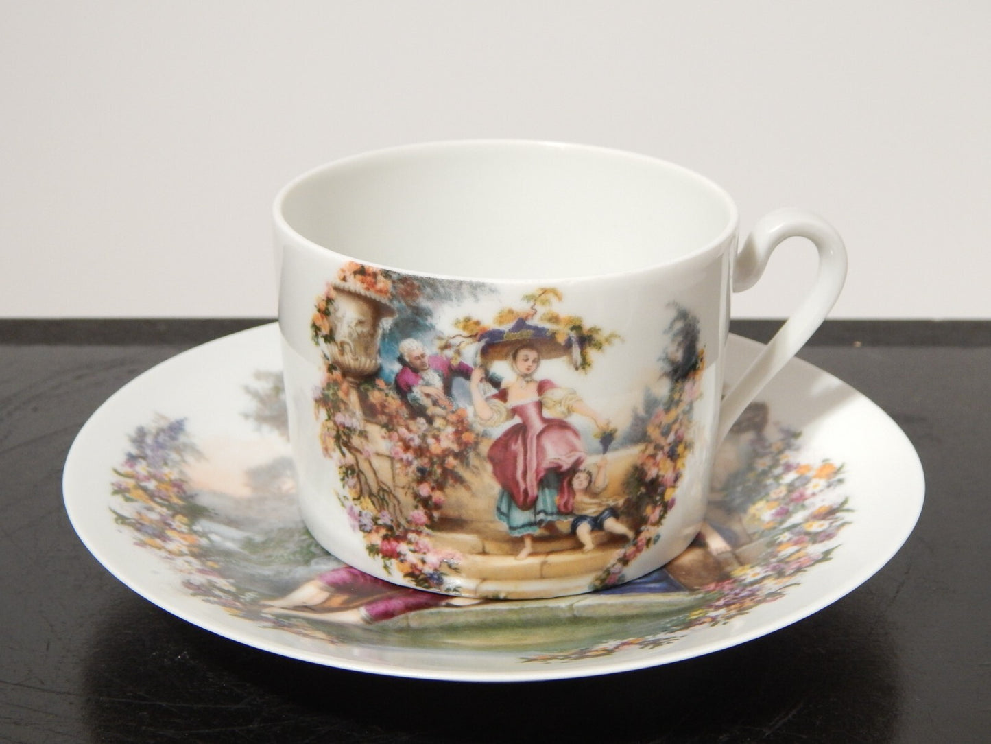 ANTICA PRIMA META' 900 LIMOGES TAZZA TE' PORCELLANA BIANCA SCENA GALANTE #1835