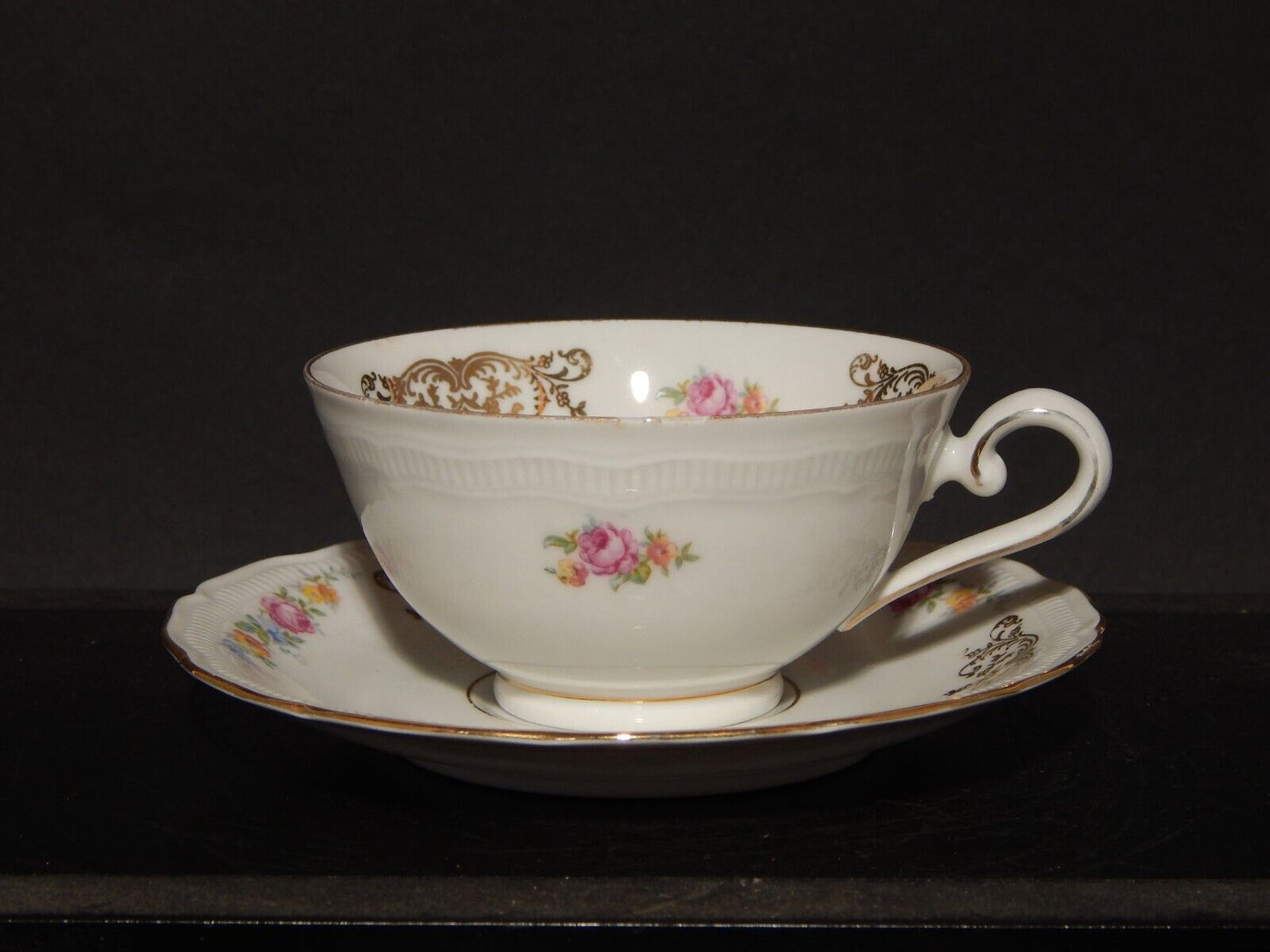 ANTICA TAZZA TE' PORCELLANA BIANCA ARABESCHI BAVARIA SELTMANN RENATE DIFETTO