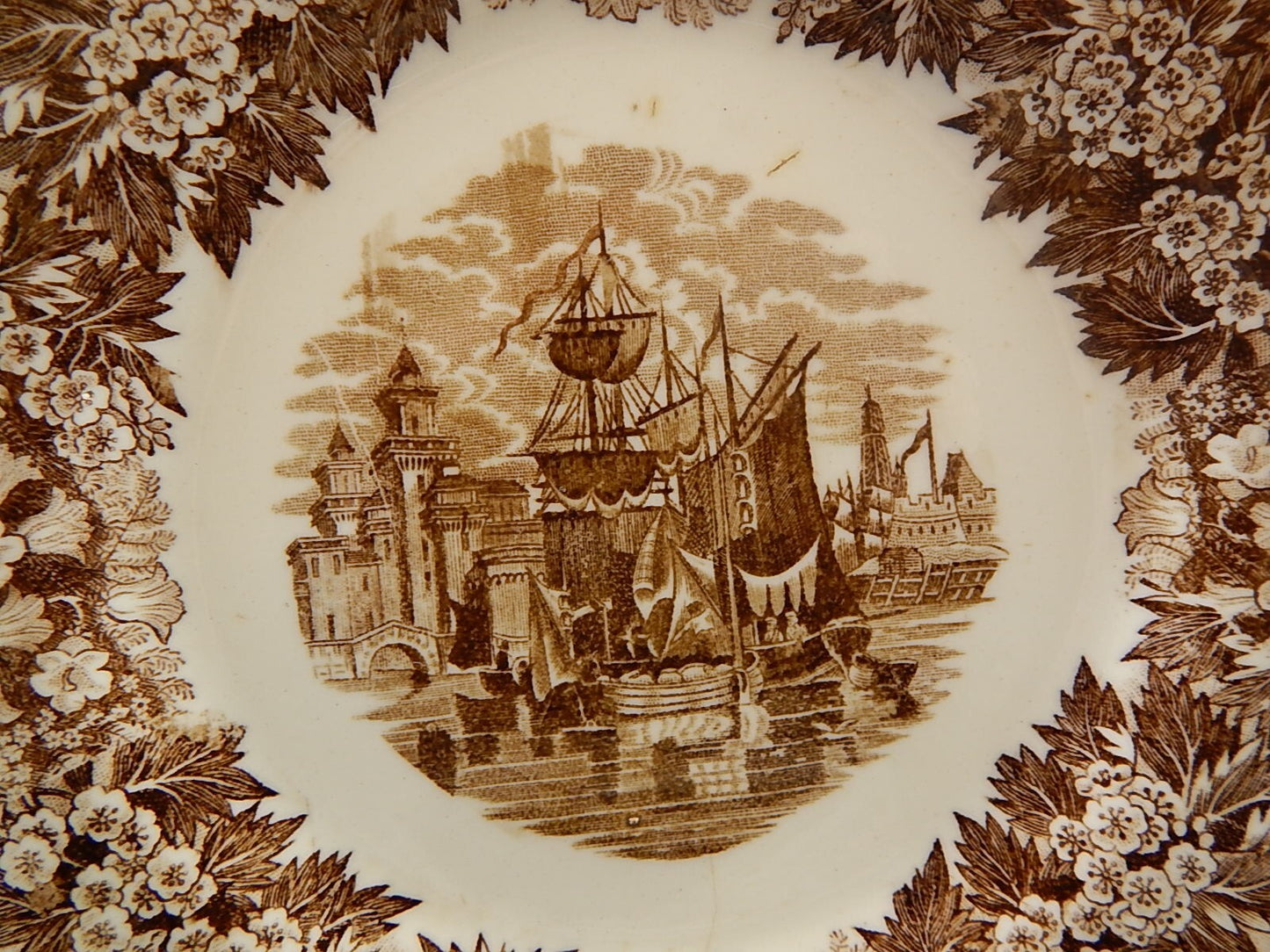 ANTICO PIATTO SEMI PORCELLANA RICHARD MILANO DECORO FERRARA META' 800 #A28