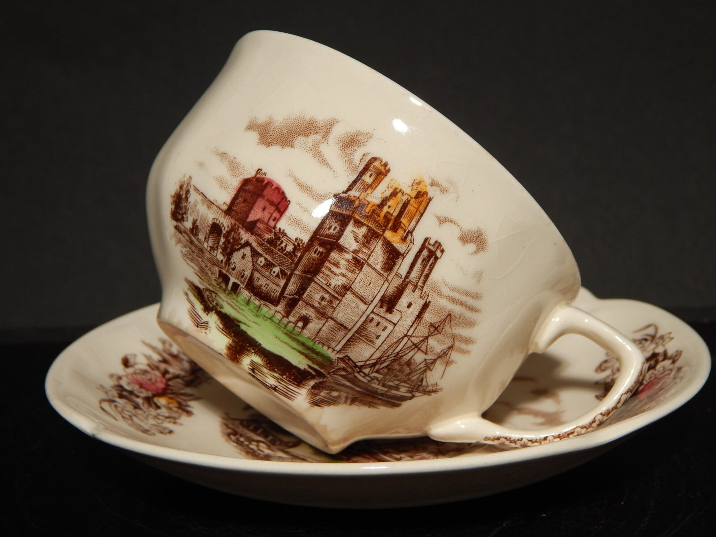 ANTICA TAZZA TE' PORCELLANA JOHNSON BROS ROYAL HOMES OF BRITAIN CAERNARVON #