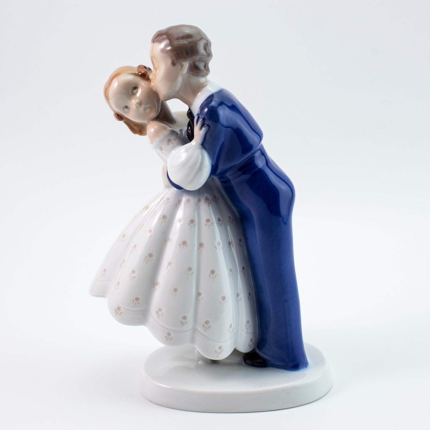 STATUINA PORCELLANA ROYAL COPENHAGEN BING&GRONDAHL "Primo Bacio" CM 19x13x8 2162