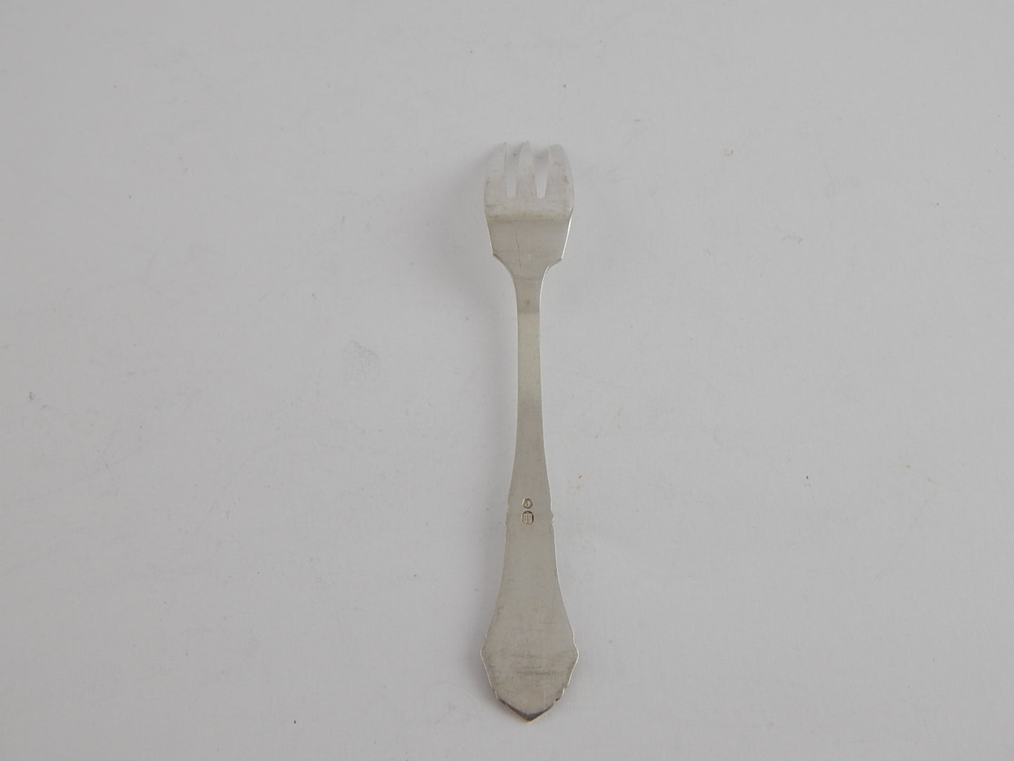 ANTICA FORCHETTA DESSERT REALIZZATA NEGLI ANNI '30 IN BAGNO ARGENTO 925