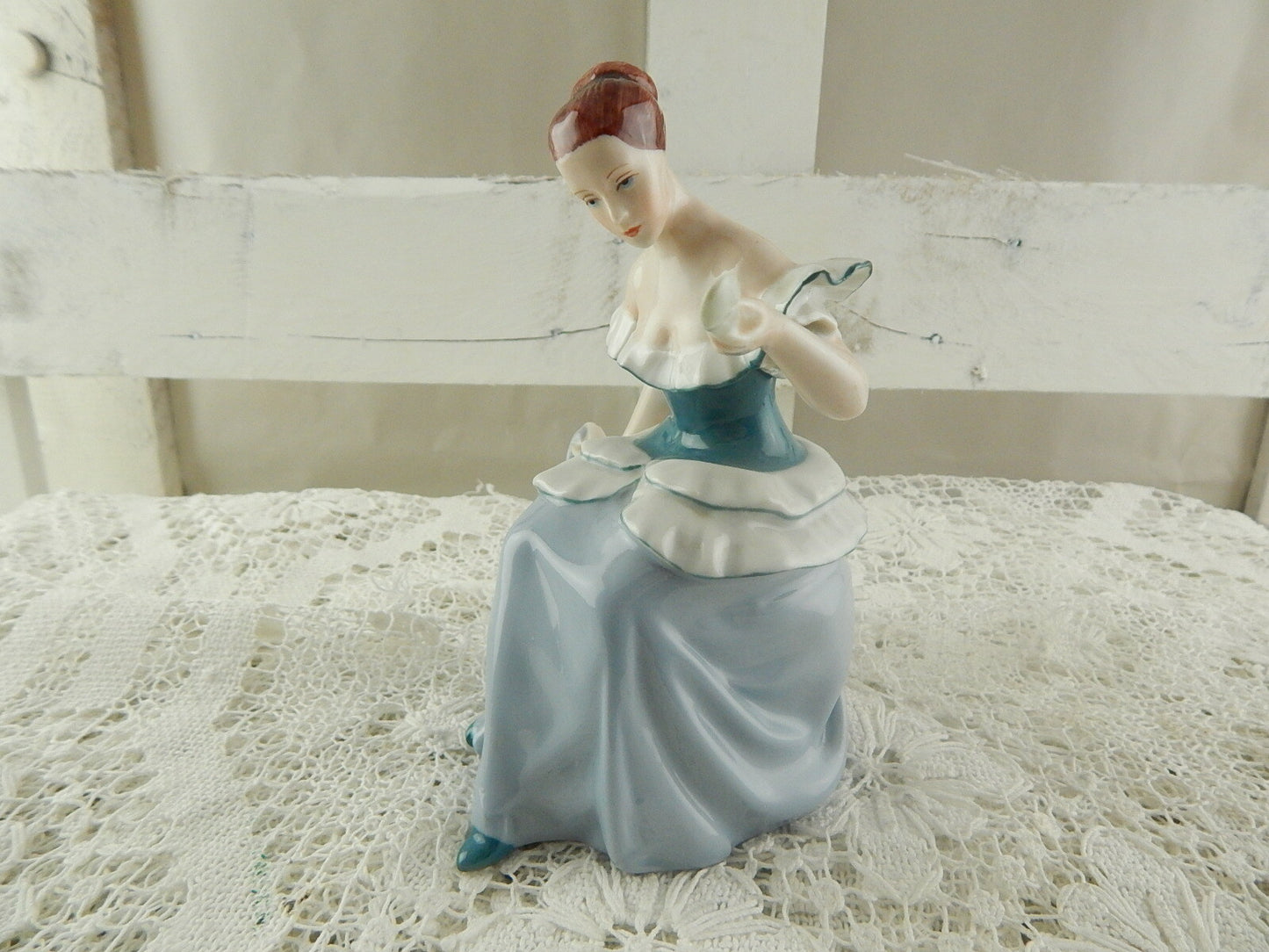 ANTICA RARA SCULTURA PORCELLANA ROYAL DUX BOHEMIA STATUINA SIGNORA CON SPECCHIO