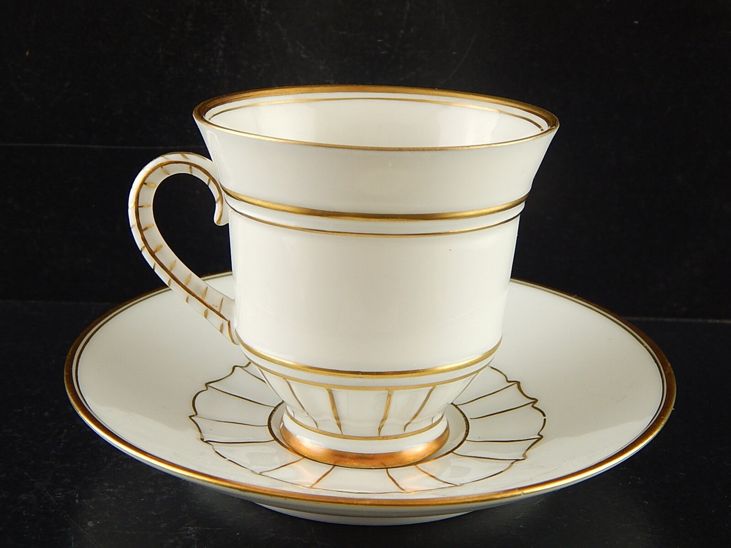 ANTICA ELEGANTE TAZZA IMPERO PORCELLANA BIANCA E ORO BING&GRONDAHL COPENHAGEN